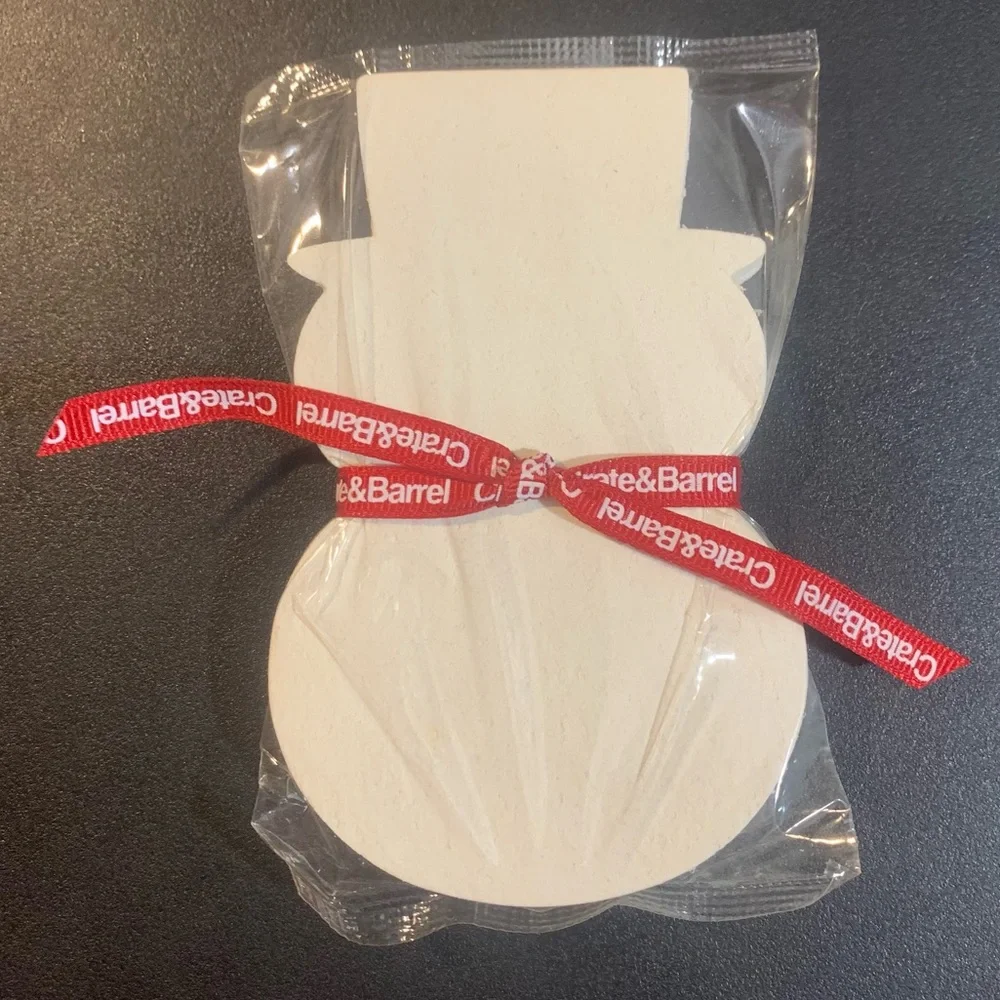 Crate & Barrel Snowman Sponges 6 Pack White New with Tags